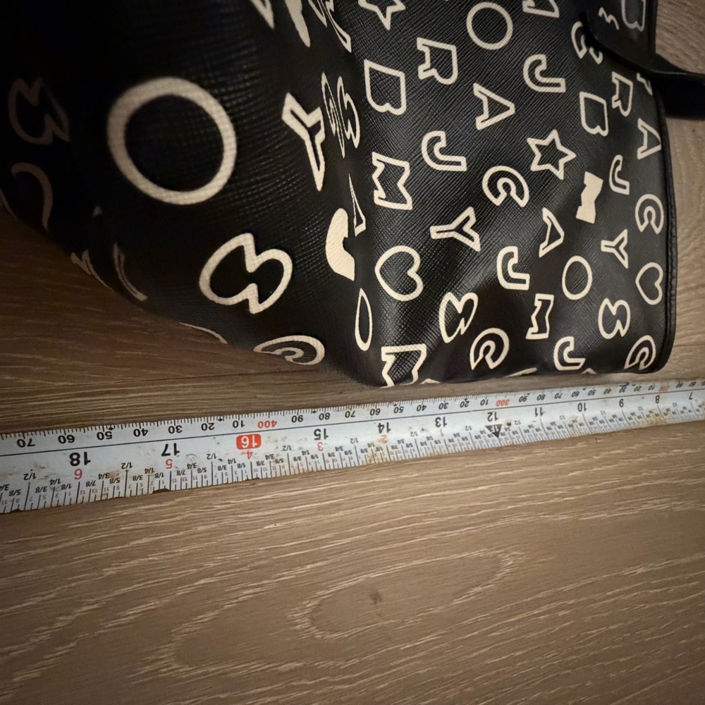 Marc Jacobs Tote! - Picture 4 of 5